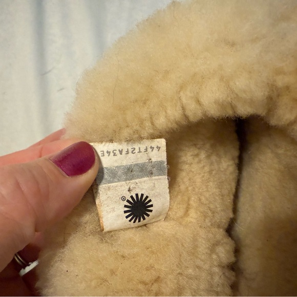 Cozy Tan ugg Boots - Picture 6 of 8